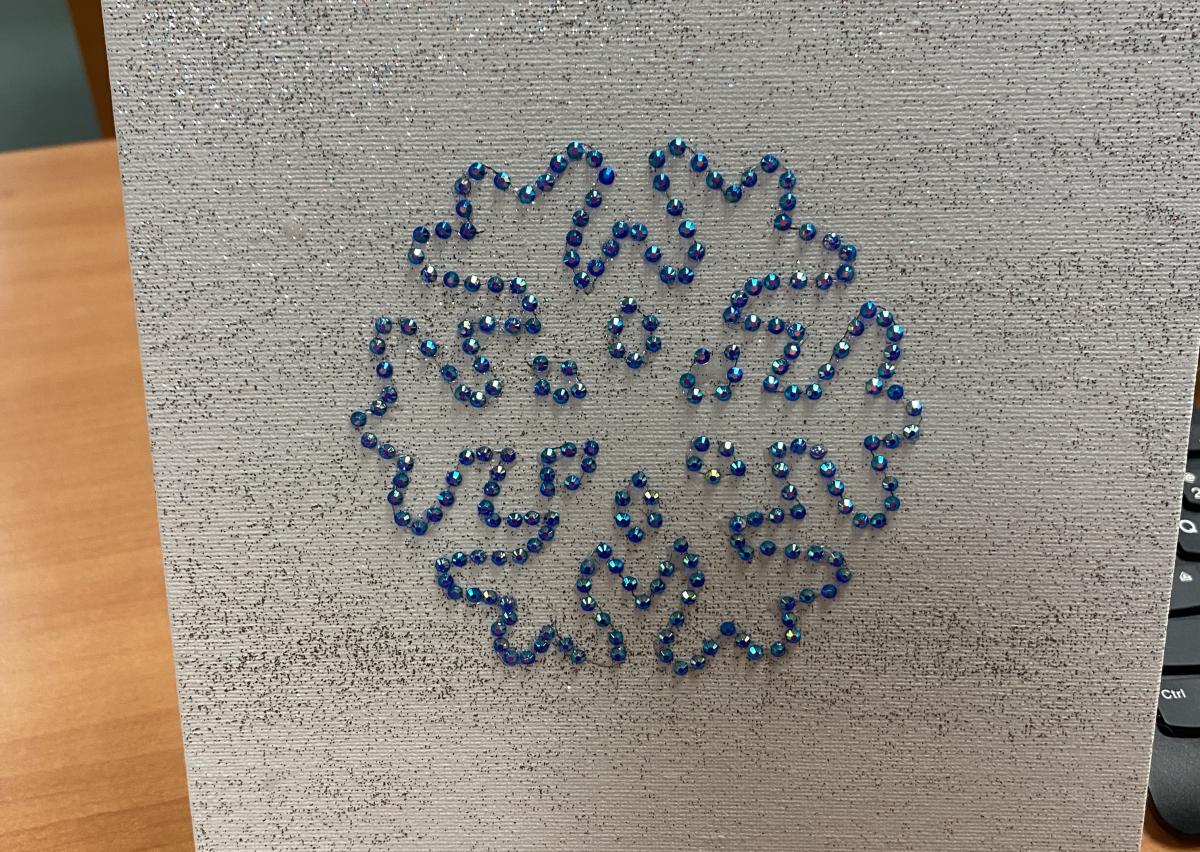 create a sparkly snowflake picture